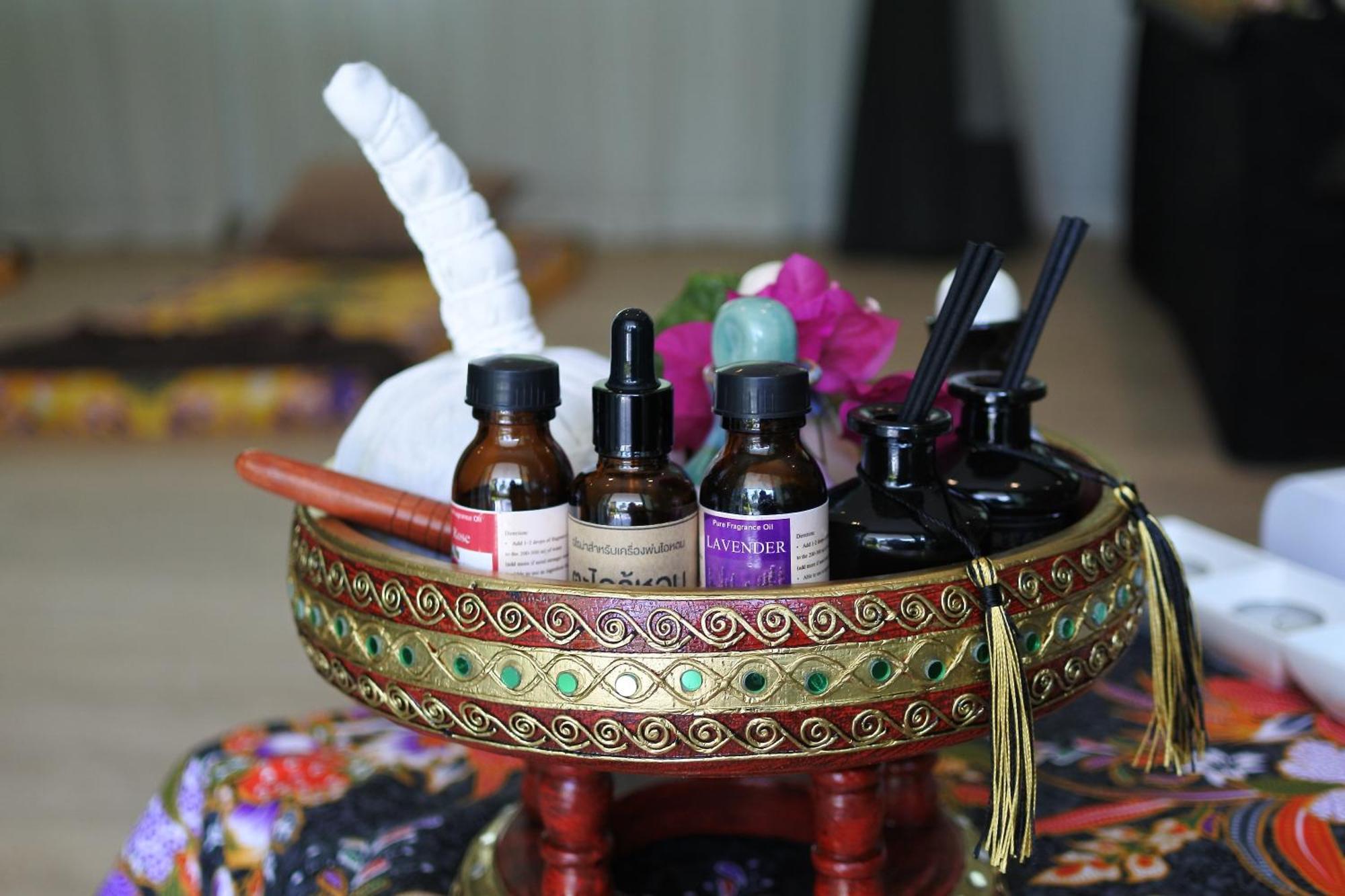 Craft Resort & Villas, Phuket Town Exterior foto Thai spa