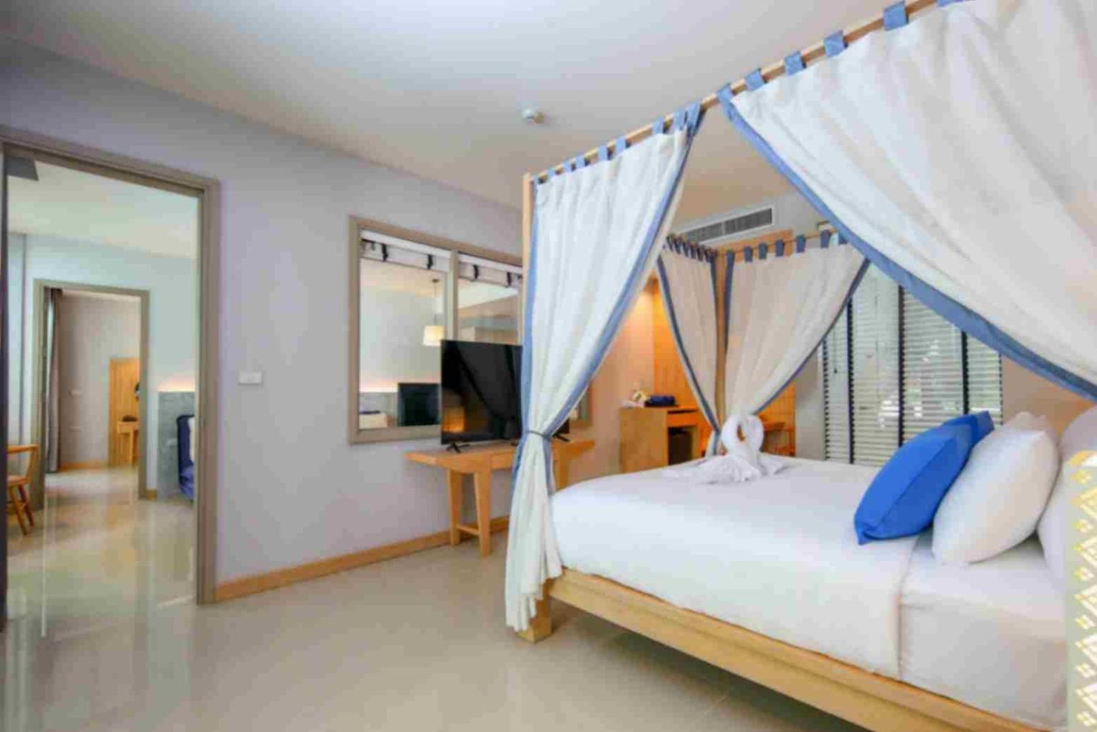 Craft Resort & Villas, Phuket Town Exterior foto A bedroom at the hotel