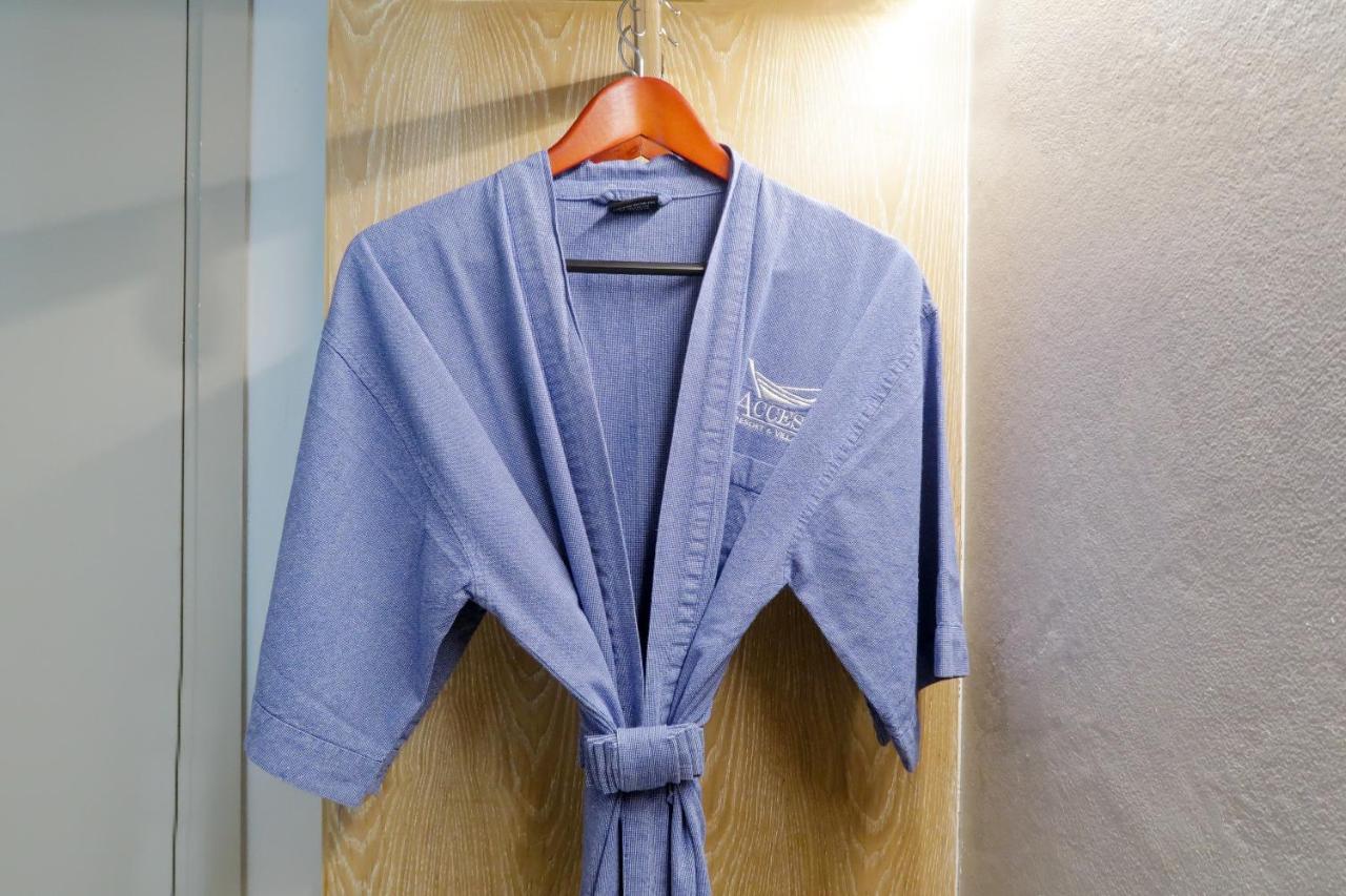Craft Resort & Villas, Phuket Town Exterior foto A bathrobe