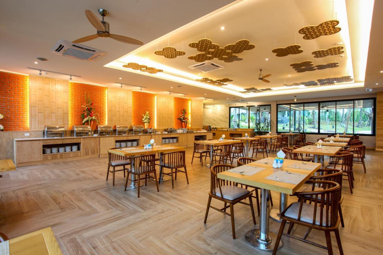 Craft Resort & Villas, Phuket Town Exterior foto The restaurant at the hotel