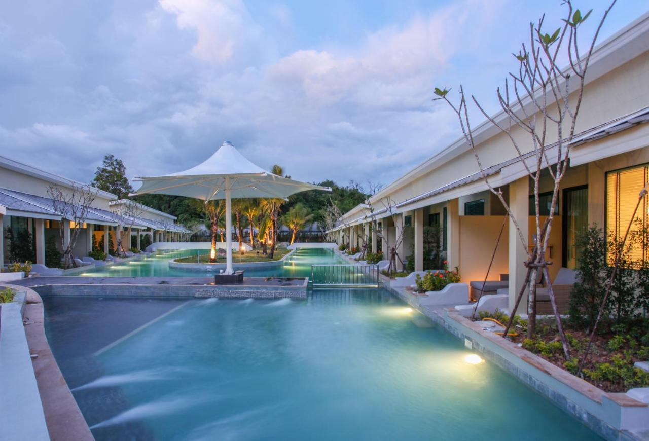Craft Resort & Villas, Phuket Town Exterior foto The swimming pool at the resort